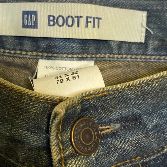 Gap boot fit distressed - Picture 7 of 9
